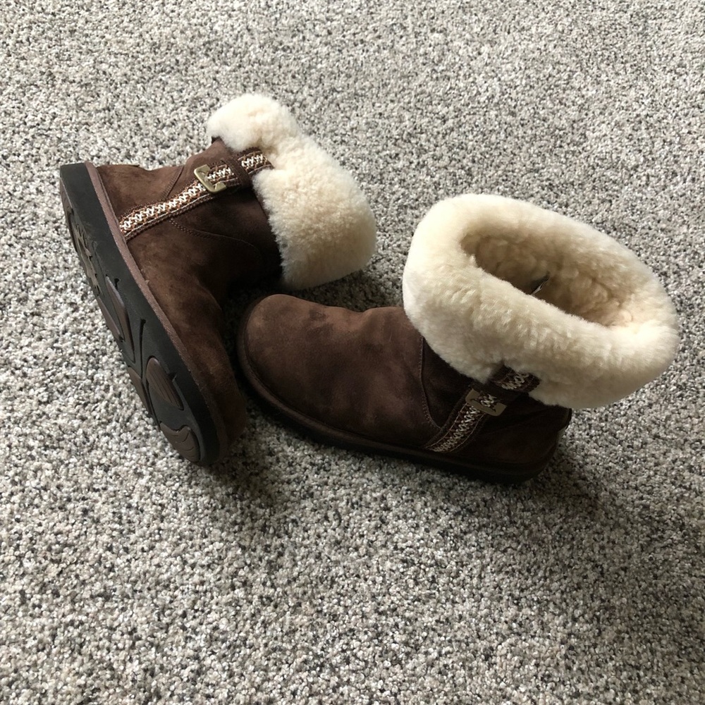 UGG boots Sz. 7 US Top Quality w/ rubber grips on sole